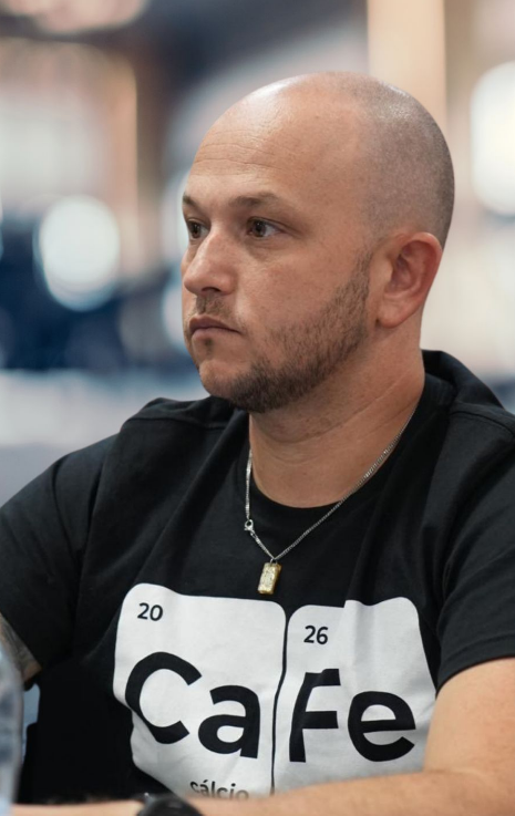 Professor Rafael Faccina, especialista em dores no joelho